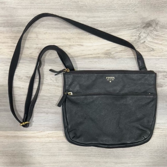 Fossil 1954 Black Cowhide Leather Slim Crossbody Purse Adjustable Strap Bag - Picture 1 of 9
